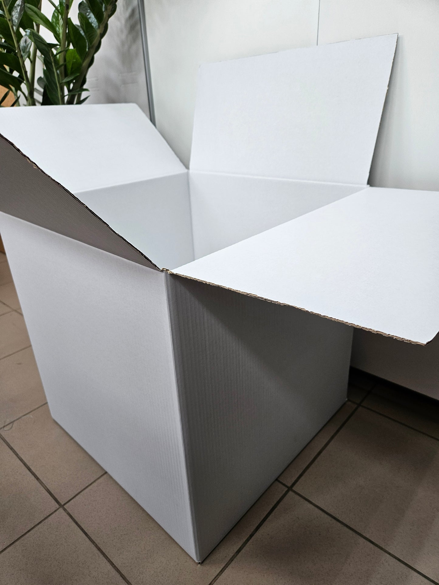 Pudełko prezentowe kartonowe białe 50x50x50 cm z dwoma satynowymi wstążkami
