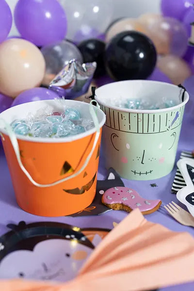 Wiaderka z cukierkami na Halloween