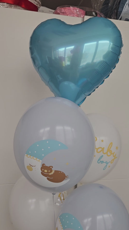 Balony z Helem w Pudełku Prezentowym – Baby Boy z Niebieskim Serduszkiem