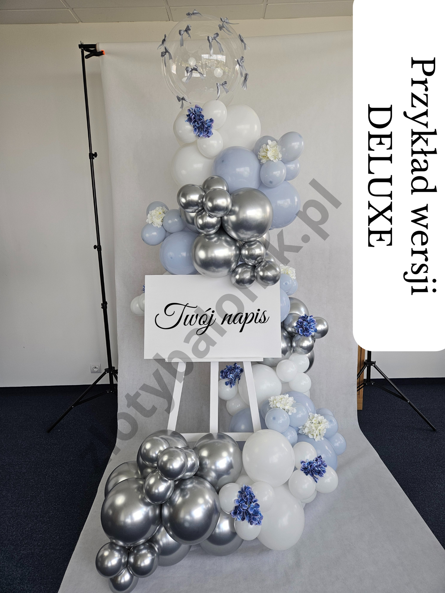 Girlanda balonowa na SZTALUDZE z personalizowaną tabliczką – Warszawa