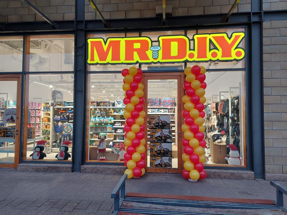 Kolumny balonowe przed wejście